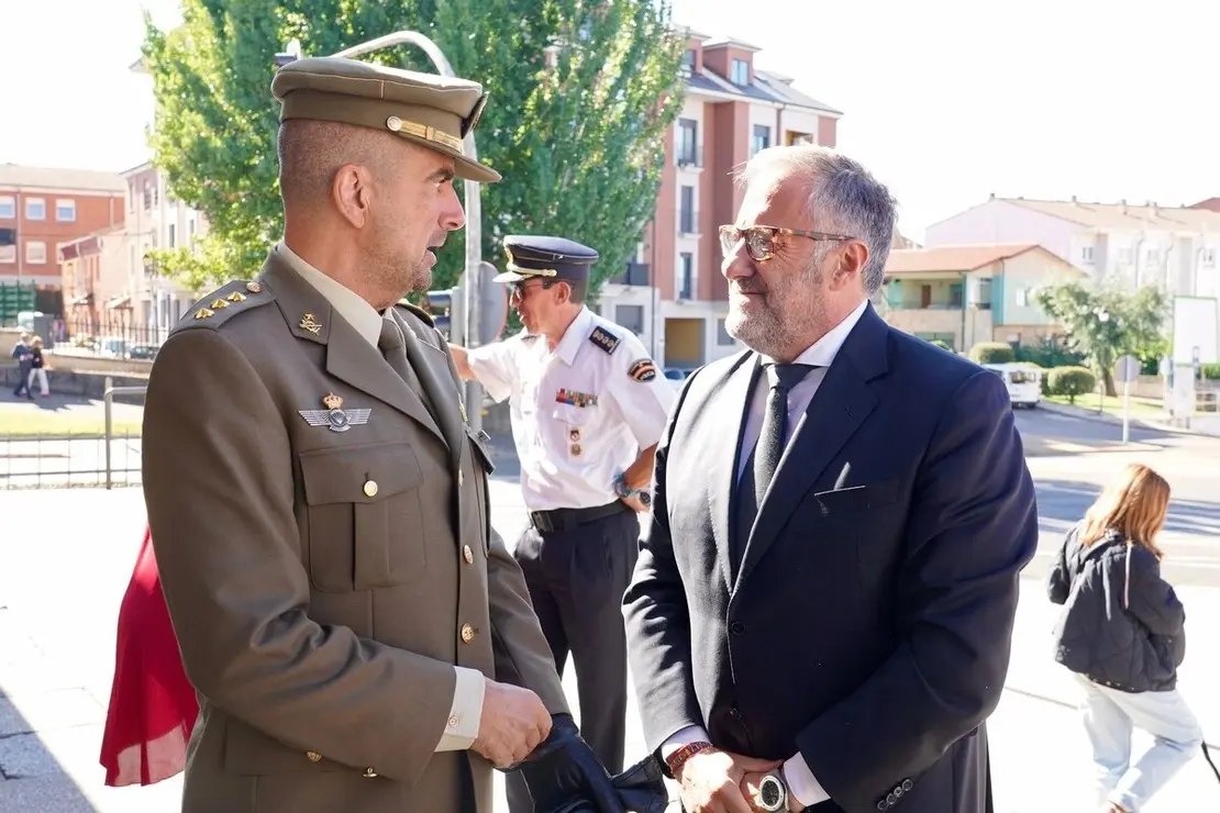 Misa de la festividad de la Virgen del Camino, con presencia de los Ayuntamientos del Voto. Asisten el presidente de las Cortes Autonómicas, Carlos Pollán, y miembros de la corporación municipal de Leó
