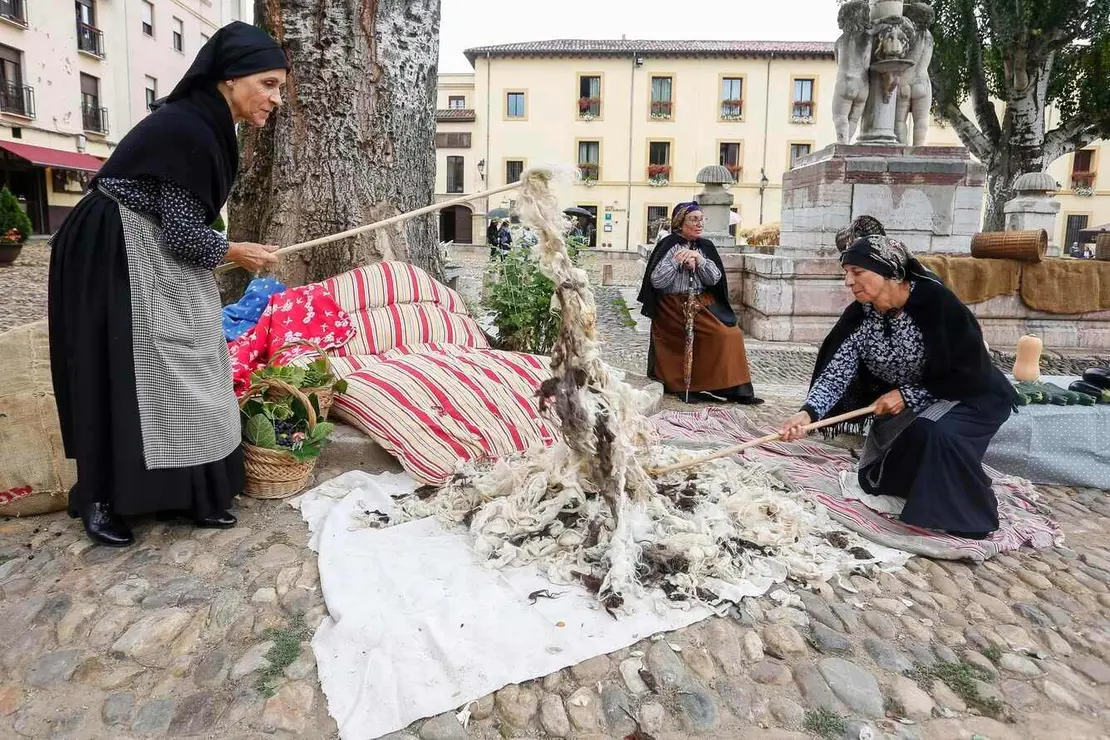 Romería de La Melonera en la plaza del Grano de León