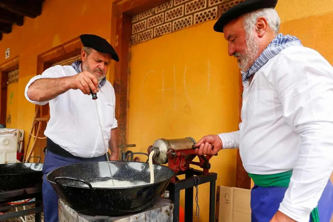 Romería de La Melonera en la plaza del Grano de León