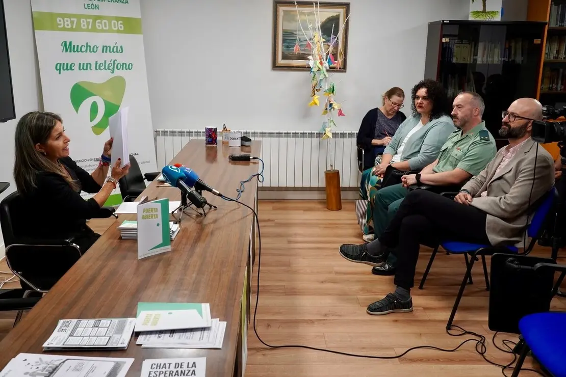 El Teléfono de la Esperanza de León presenta una campaña de prevención del suicidio, la programación formativa de la entidad y próximas actividades.