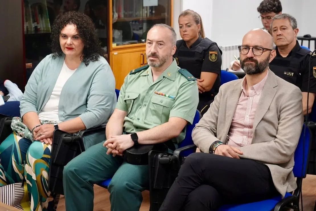 El Teléfono de la Esperanza de León presenta una campaña de prevención del suicidio, la programación formativa de la entidad y próximas actividades.