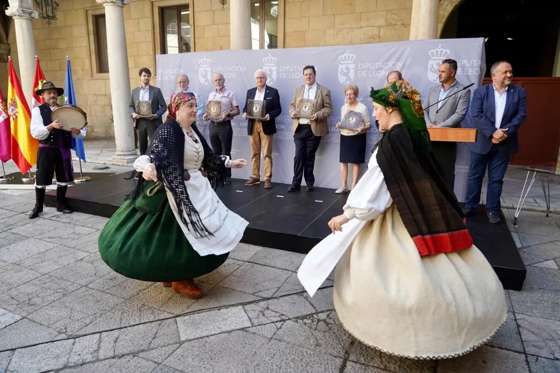 Pendones Diputación (1)