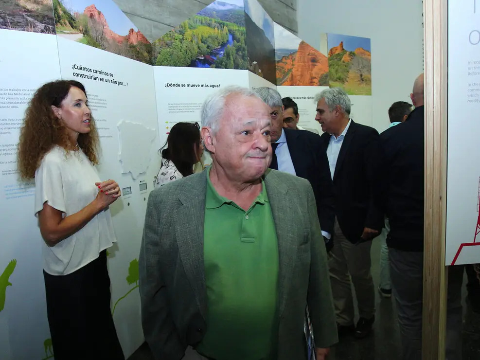 El consejero de Cultura, Turismo y Deporte, Gonzalo Santonja (C), preside la reunión del Equipo Técnico Interdisciplinar de Recuperación de las Médulas