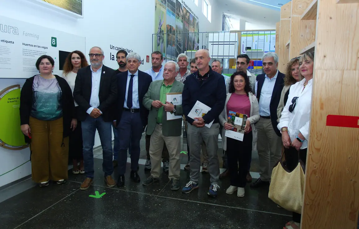 El consejero de Cultura, Turismo y Deporte, Gonzalo Santonja (C), preside la reunión del Equipo Técnico Interdisciplinar de Recuperación de las Médulas
