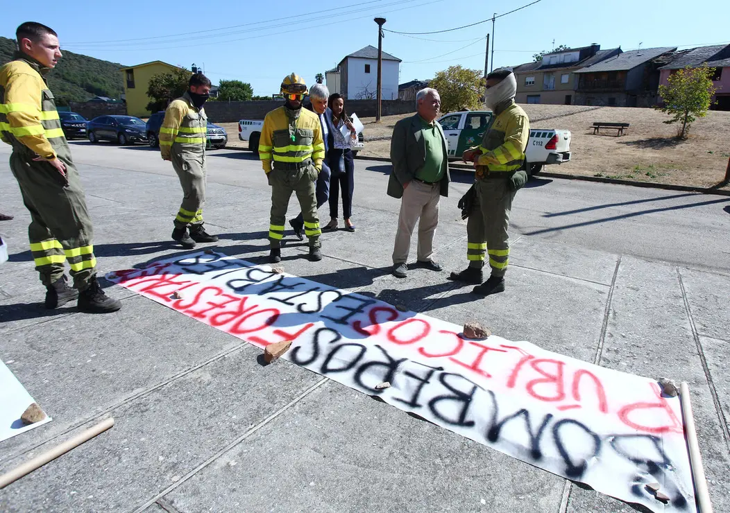 El consejero de Cultura, Turismo y Deporte, Gonzalo Santonja (C), preside la reunión del Equipo Técnico Interdisciplinar de Recuperación de las Médulas