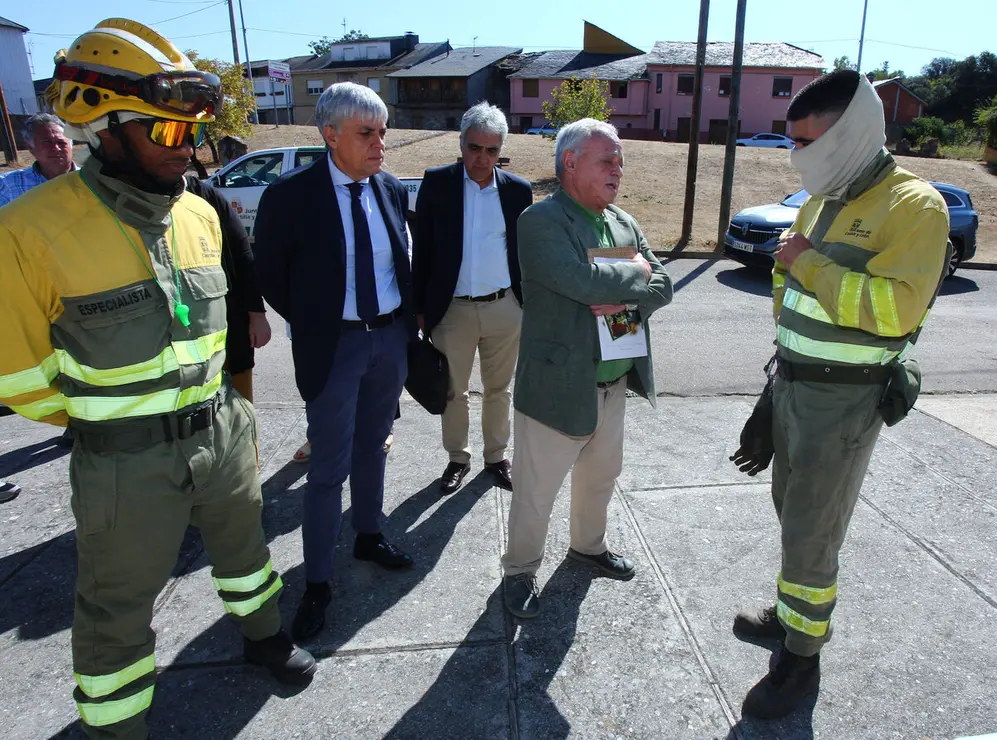 El consejero de Cultura, Turismo y Deporte, Gonzalo Santonja (C), preside la reunión del Equipo Técnico Interdisciplinar de Recuperación de las Médulas