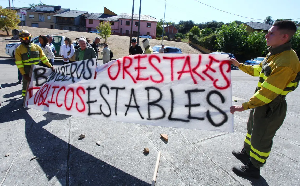 El consejero de Cultura, Turismo y Deporte, Gonzalo Santonja (C), preside la reunión del Equipo Técnico Interdisciplinar de Recuperación de las Médulas