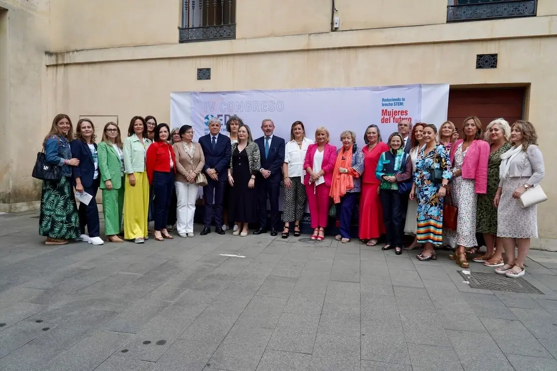La consejera de Industria, Comercio y Empleo, Leticia García, inaugura la jornada central del IV Congreso de Mujeres Empresarias EDA 2025 ‘Reduciendo la brecha STEM: Mujeres del Futuro’
