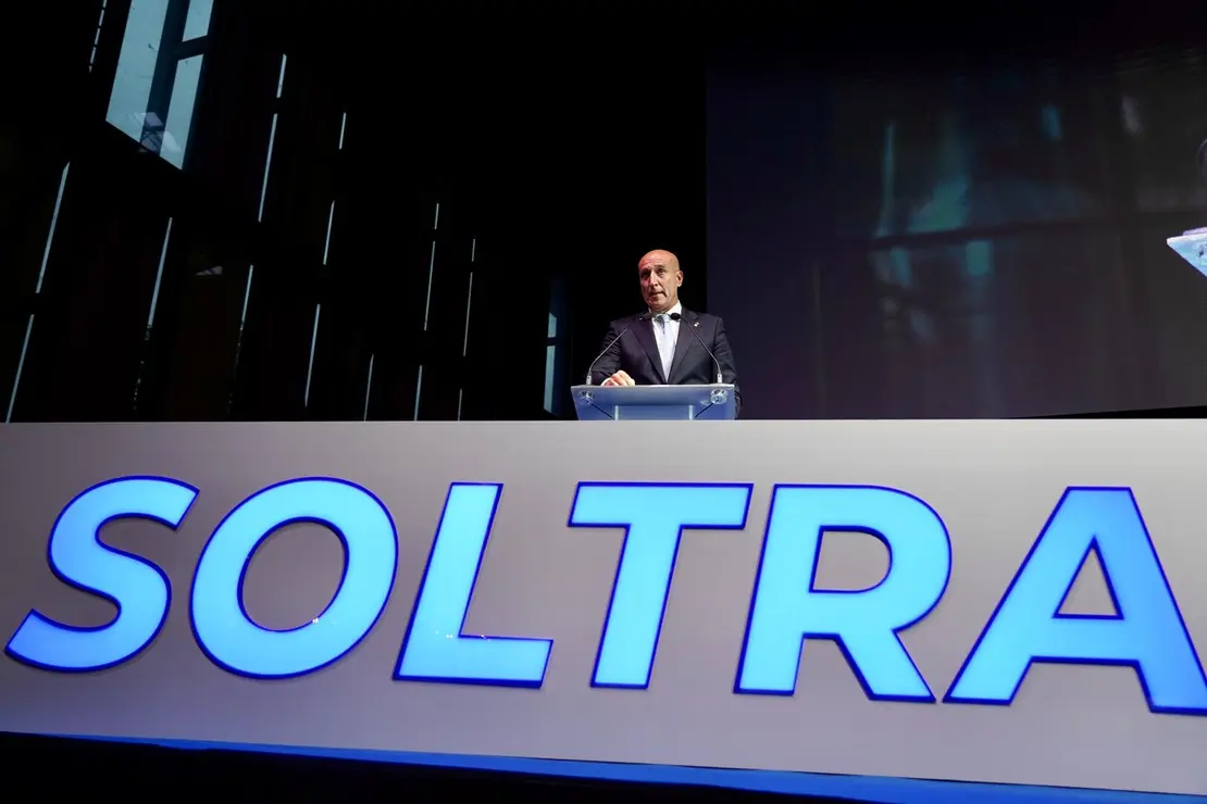 La consejera de Industria, Comercio y Empleo, Leticia García, clausura la Gala del 25 aniversario de Soltra, a la que también asisten el presidente de las Cortes de Castilla y León, Carlos Pollán, el delegado del gobierno, Nicanor Sen, y el alcalde de León, José Antonio Diez. Fotos: Campillo