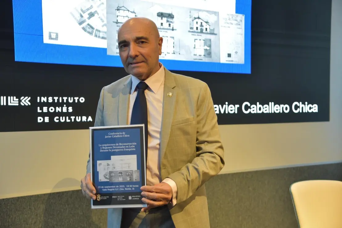 El historiador del Arte, Javier Caballero, impartió una conferencia en el ILC en la que repasó los grandes hitos de la 'reconstrucción' de las zonas devastadas por la guerra.