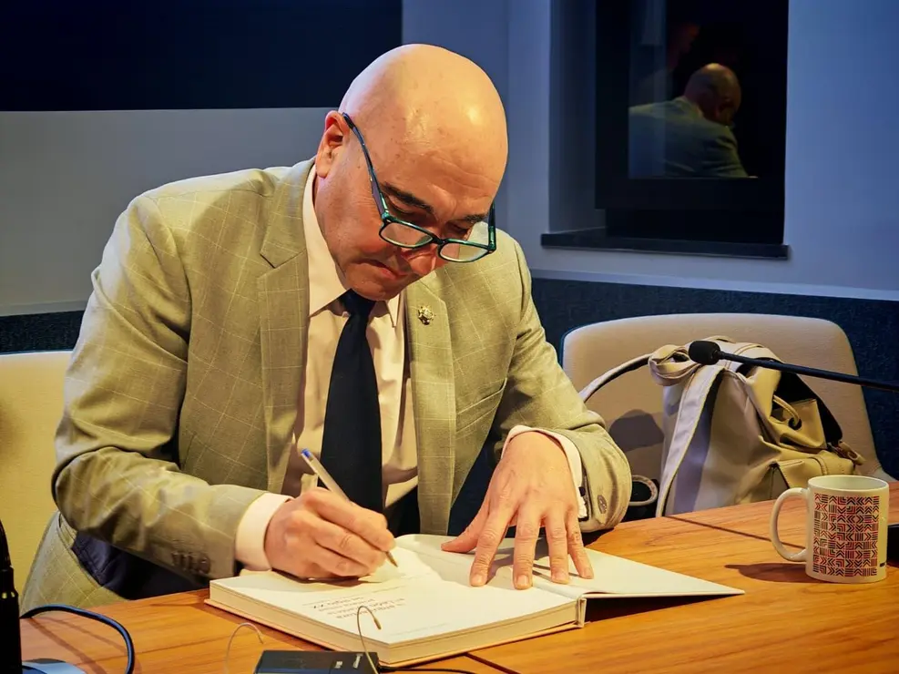 El historiador del Arte, Javier Caballero, impartió una conferencia en el ILC en la que repasó los grandes hitos de la 'reconstrucción' de las zonas devastadas por la guerra