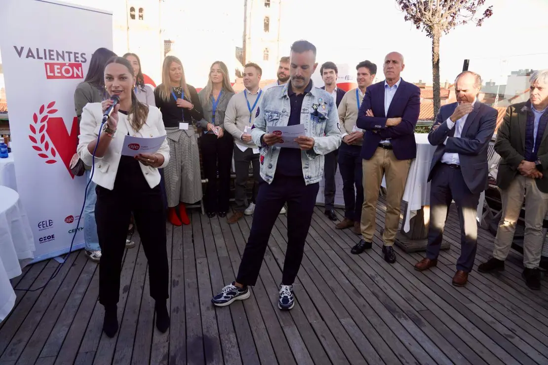 El alcalde de León, José Antonio Diez, asiste a la presentación de campaña ‘Los valientes de León’, una iniciativa que quiere dar visibilidad al talento y a la innovación de los emprendedores de la provincia. Foto: Campillo