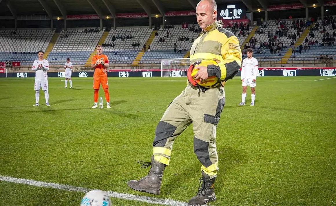 La Cultural plagada de suplentes cae 0-1 ante el Ourense y la Ponferradina se impone al Zamora (0-1) en el homenaje a quienes lucharon contra los incendios del pasado verano.