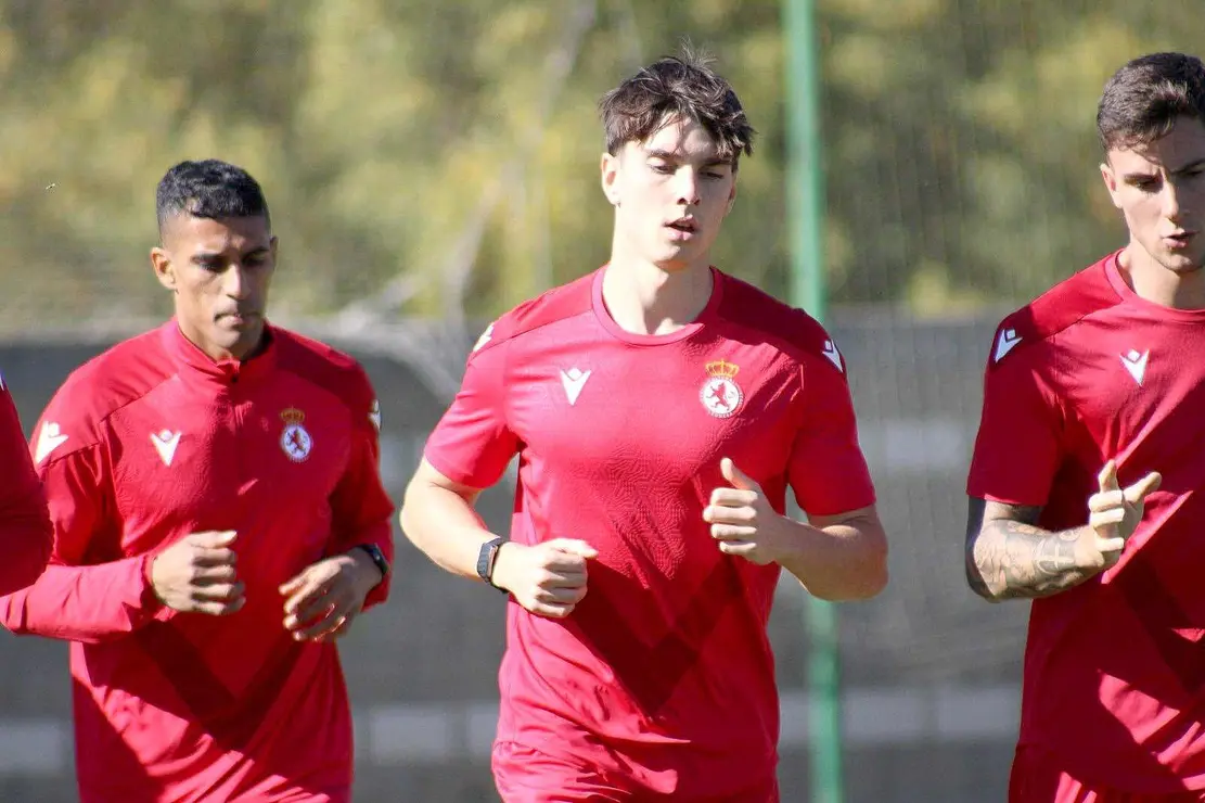 El conjunto leonés inicia la preparación para el duelo del próximo lunes (20:30 horas) tras la victoria en Valladolid y con varios 'tocados' y bajas en la plantilla. Fotos: CyDLeonesa