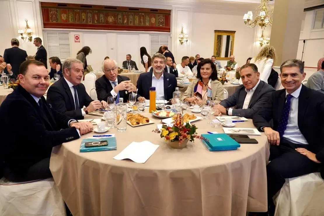 El presidente del Círculo de Empresarios, Juan María Nin, participa en un Encuentro Empresarial organizado por el Círculo Empresarial Leonés