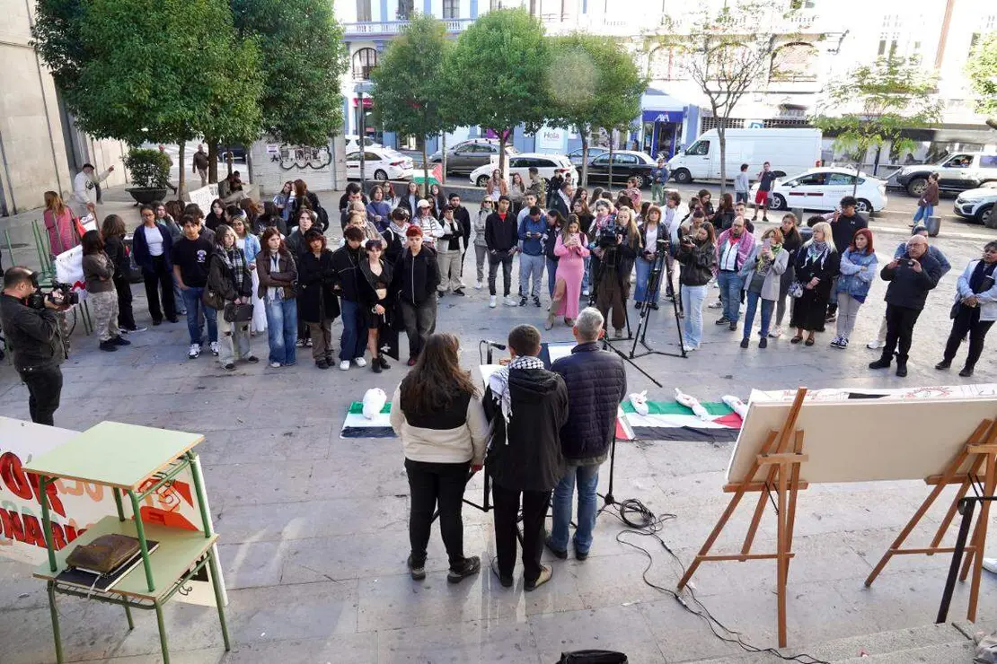 Imagen de la protesta realizada este jueves en el González de Lama de León capital. Foto: Campillo