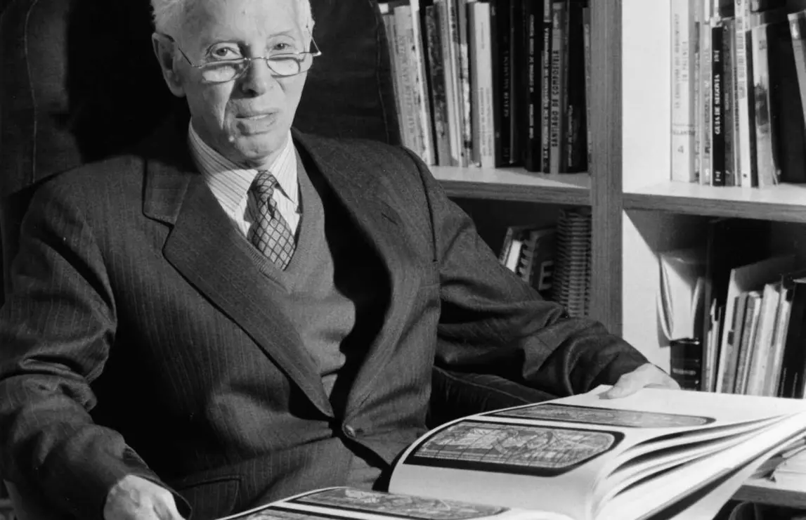 Librería Pastor: 80 años al servicio de los lectores leoneses. El histórico establecimiento de Santo Domingo celebra el 8 de octubre su aniversario con un descuento especial y reivindicando la tradición cultural que inició Jesús Pastor en 1945.
