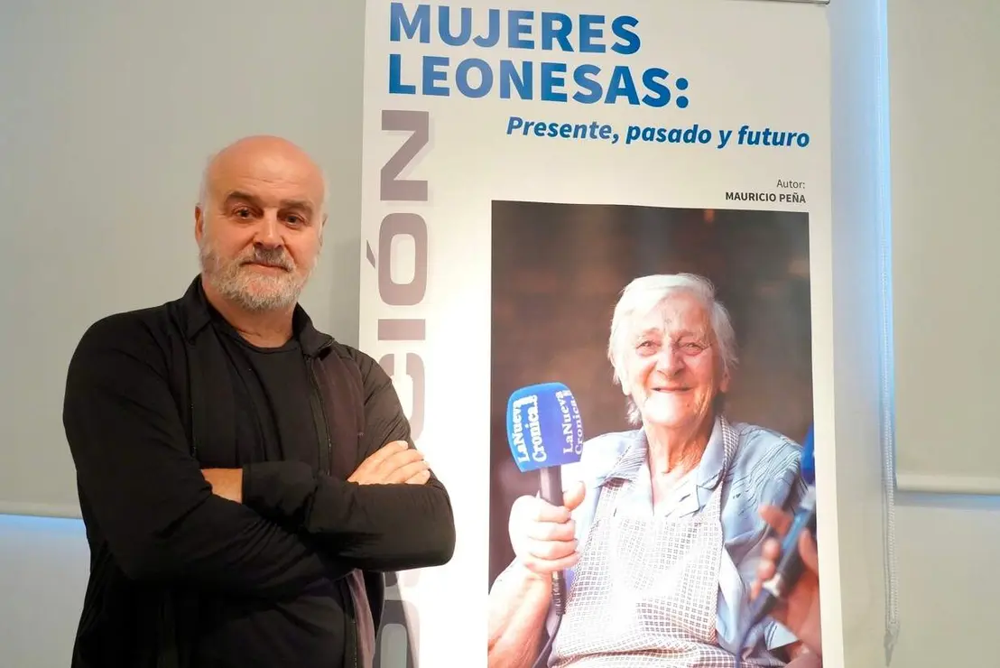 El alcalde de León, José Antonio Diez, asiste a la inauguración de la exposición ‘Mujeres leonesas’ de Mauricio Peña
