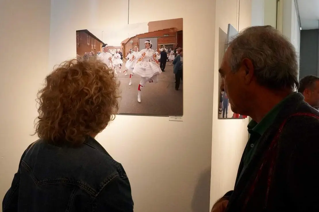 El alcalde de León, José Antonio Diez, asiste a la inauguración de la exposición ‘Mujeres leonesas’ de Mauricio Peña
