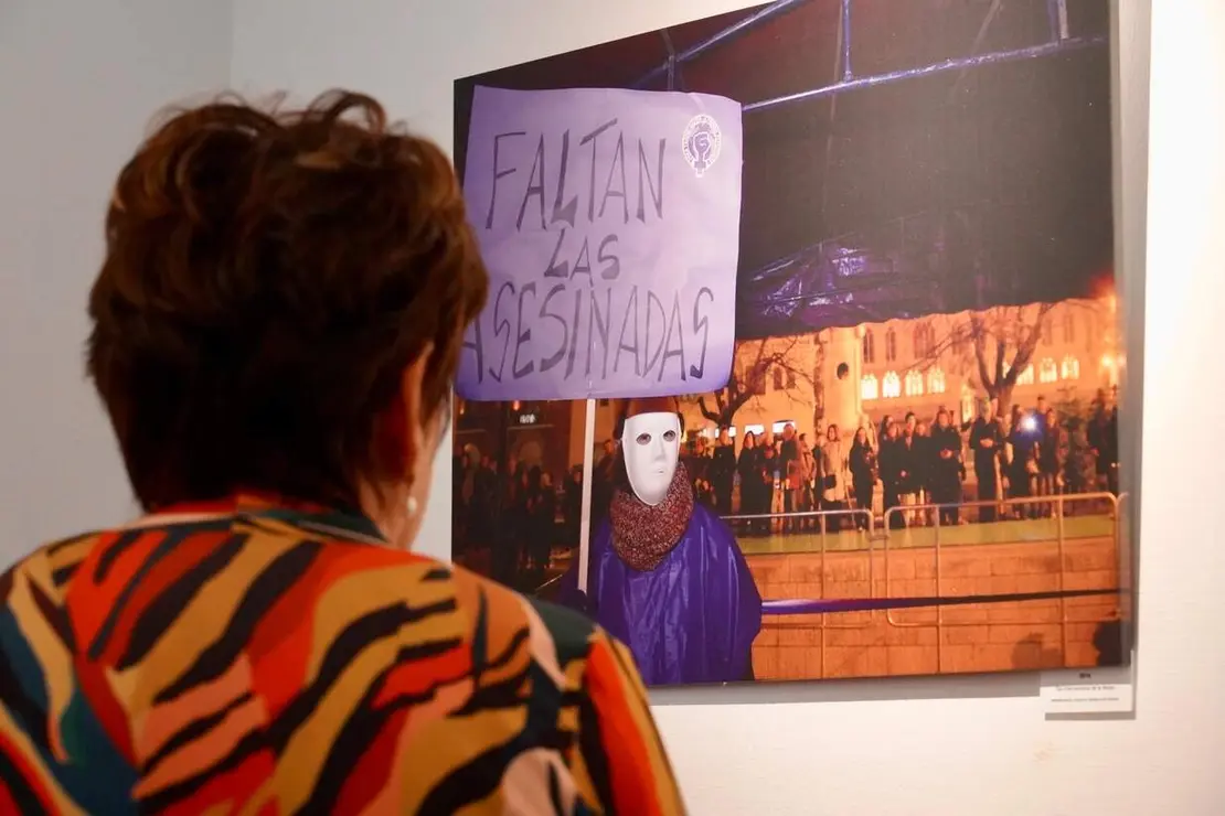 El alcalde de León, José Antonio Diez, asiste a la inauguración de la exposición ‘Mujeres leonesas’ de Mauricio Peña