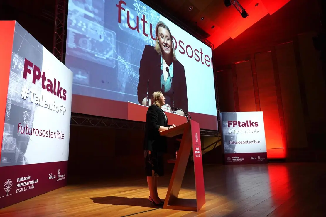 La vicepresidenta de la Junta de Castilla y León y consejera de Familia e Igualdad de Oportunidades, Isabel Blanco, inaugura la V edición de ''FP Talks'' de la Fundación Empresa Familiar de Castilla y León. Foto: Miriam Chacón