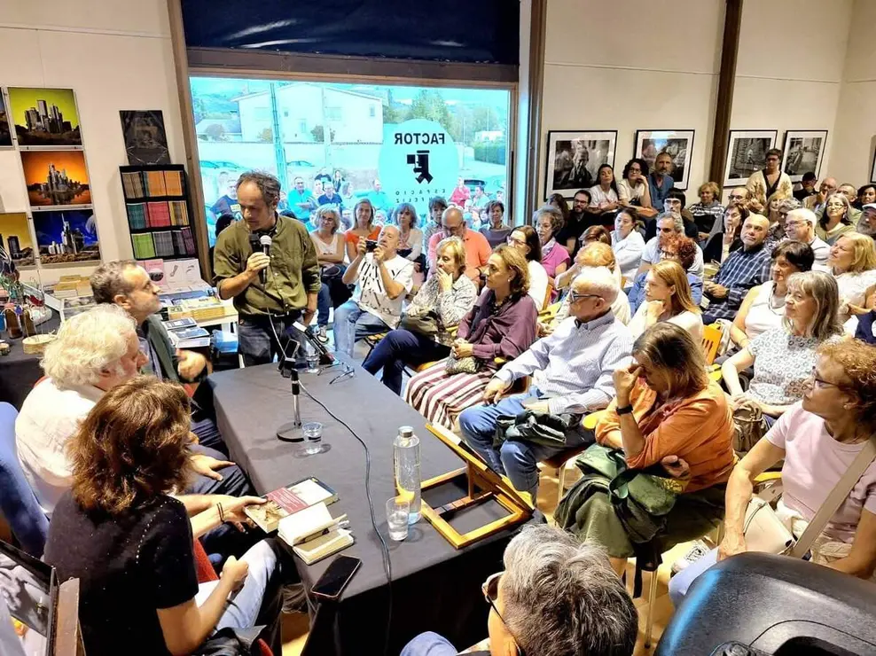 Presentación libro Julio Llamazares (2)