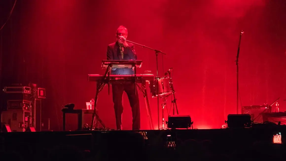 Xoel López llena la Plaza Mayor y pone el broche de oro a un San Froilán de récord en León. El artista coruñés despidió las fiestas con un concierto vibrante y multitudinario en el corazón de la ciudad, donde cientos de personas corearon sus canciones en una noche mágica. Fotos: Carlos Calvo
