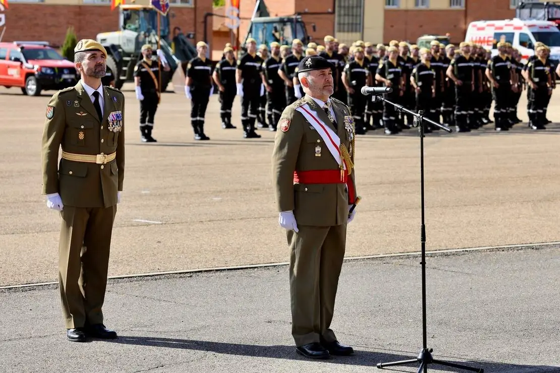 El general de división, representante institucional del Ejercito de Tierra en Castilla y León y jefe de la División San Marcial, Mariano Arrazola Martínez, preside el acto de celebración de la festividad de Nuestra Señora del Rosario, patrona de la Unidad Militar de Emergencias