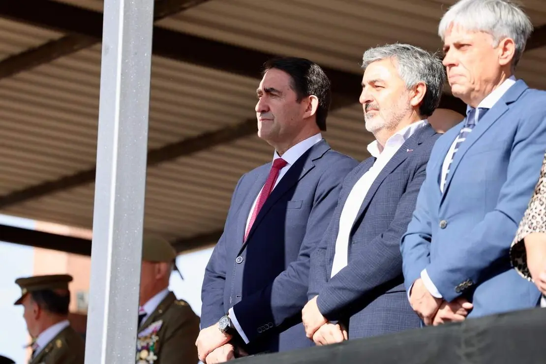 El general de división, representante institucional del Ejercito de Tierra en Castilla y León y jefe de la División San Marcial, Mariano Arrazola Martínez, preside el acto de celebración de la festividad de Nuestra Señora del Rosario, patrona de la Unidad Militar de Emergencias