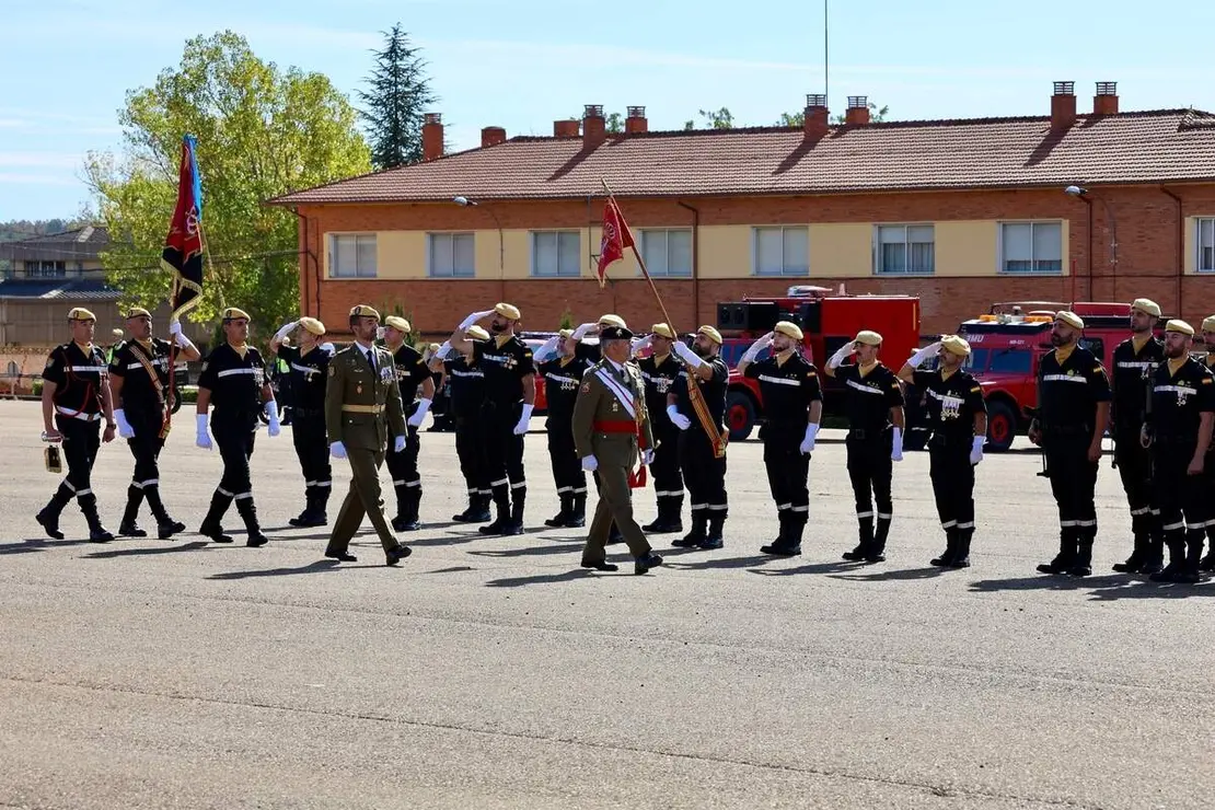 El general de división, representante institucional del Ejercito de Tierra en Castilla y León y jefe de la División San Marcial, Mariano Arrazola Martínez, preside el acto de celebración de la festividad de Nuestra Señora del Rosario, patrona de la Unidad Militar de Emergencias