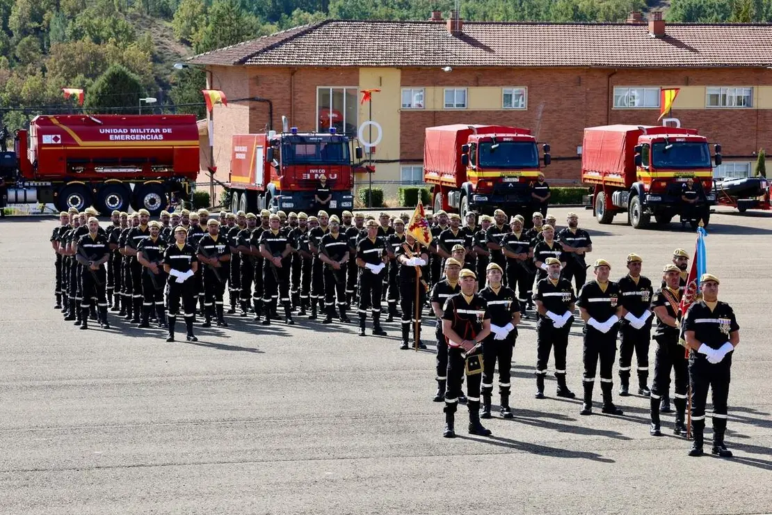 El general de división, representante institucional del Ejercito de Tierra en Castilla y León y jefe de la División San Marcial, Mariano Arrazola Martínez, preside el acto de celebración de la festividad de Nuestra Señora del Rosario, patrona de la Unidad Militar de Emergencias