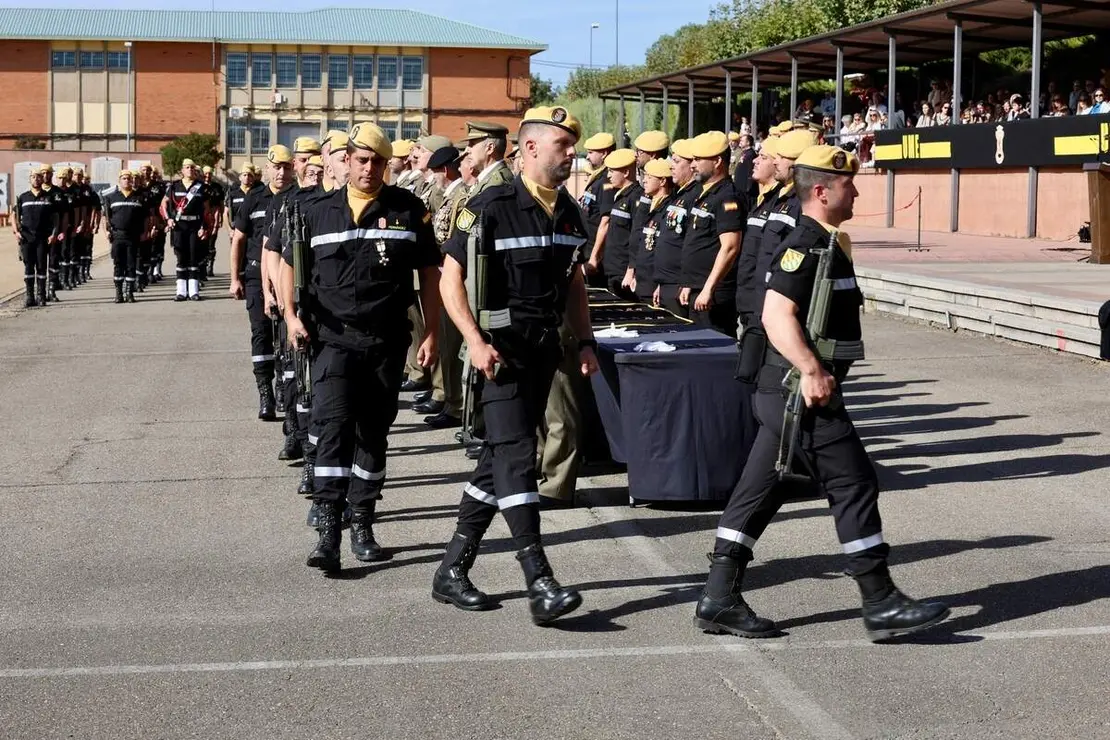 El general de división, representante institucional del Ejercito de Tierra en Castilla y León y jefe de la División San Marcial, Mariano Arrazola Martínez, preside el acto de celebración de la festividad de Nuestra Señora del Rosario, patrona de la Unidad Militar de Emergencias