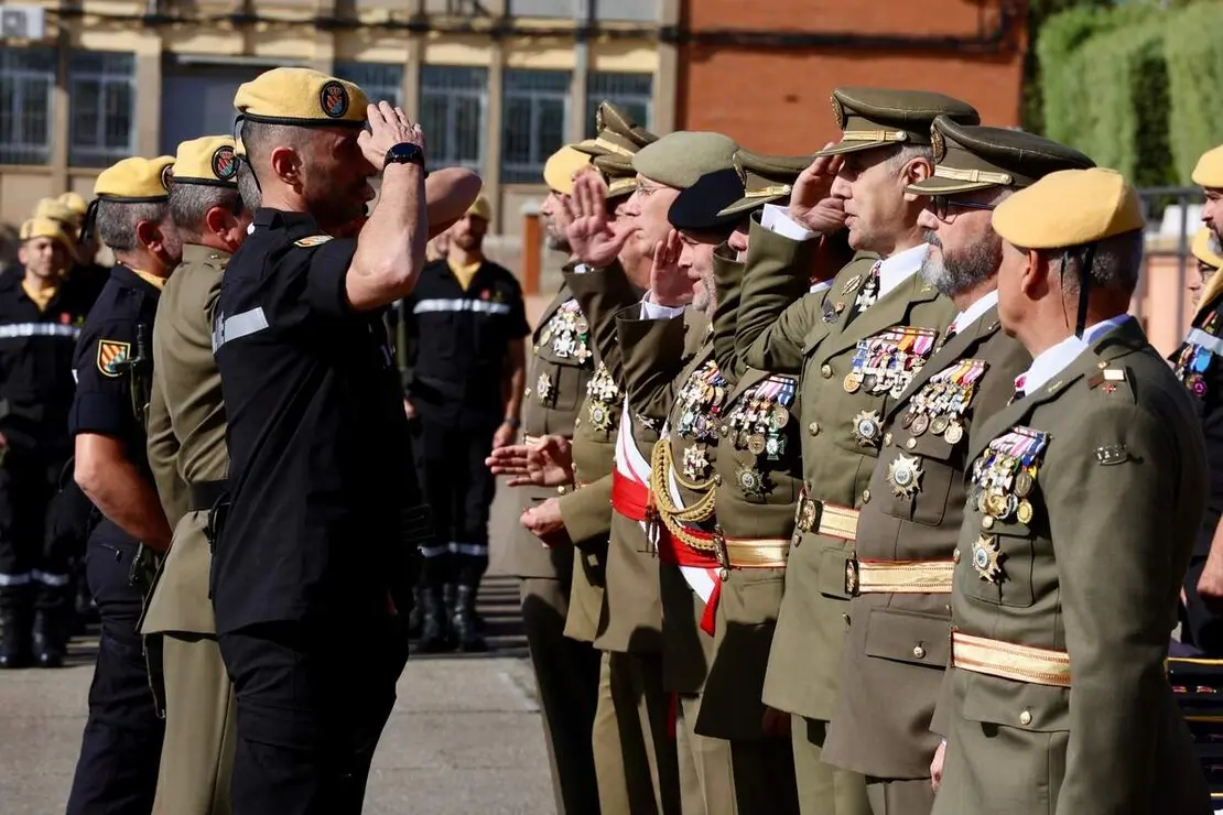 El general de división, representante institucional del Ejercito de Tierra en Castilla y León y jefe de la División San Marcial, Mariano Arrazola Martínez, preside el acto de celebración de la festividad de Nuestra Señora del Rosario, patrona de la Unidad Militar de Emergencias