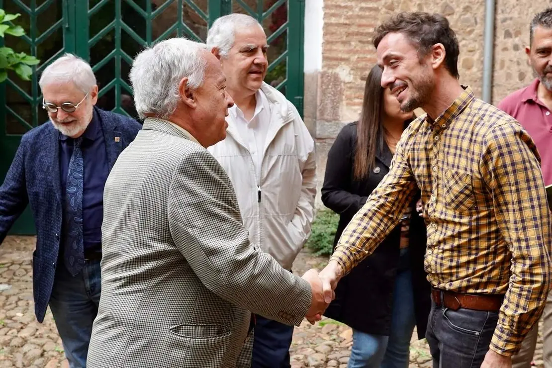 El consejero de Cultura, Turismo y Deporte, Gonzalo Santonja, participa en el acto de clausura del II Congreso Internacional Documentos y Cartularios. Foto: Campillo.
