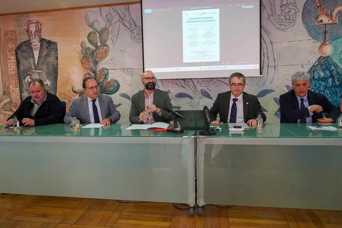 El presidente nacional de la Agrupación de los Cuerpos de la Administración de Instituciones Penitenciarias, José Ramón López Santamaría, inaugura el X Congreso Legionense Penitenciario, organizado por Acaip en colaboración con la Universidad de León