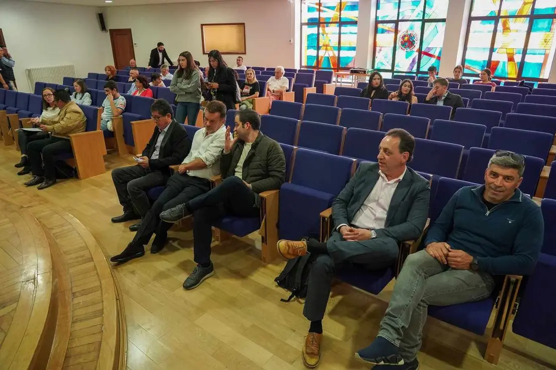 El presidente nacional de la Agrupación de los Cuerpos de la Administración de Instituciones Penitenciarias, José Ramón López Santamaría, inaugura el X Congreso Legionense Penitenciario, organizado por Acaip en colaboración con la Universidad de León