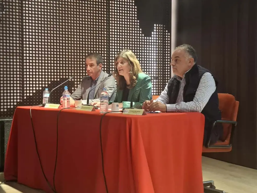 La Universidad de León reafirma su compromiso con la educación a lo largo de la vida al superar los 1.000 estudiantes en el Programa Interuniversitario de la Experiencia. La rectora, Nuria González, inaugura el curso 2025/26 del PIEX en Astorga y destaca el valor del aprendizaje intergeneracional y la lucha contra la soledad no deseada.