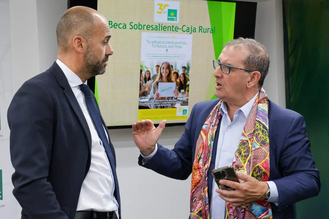 Caja Rural presenta la Beca Sobresaliente para premiar el esfuerzo académico de los jóvenes
