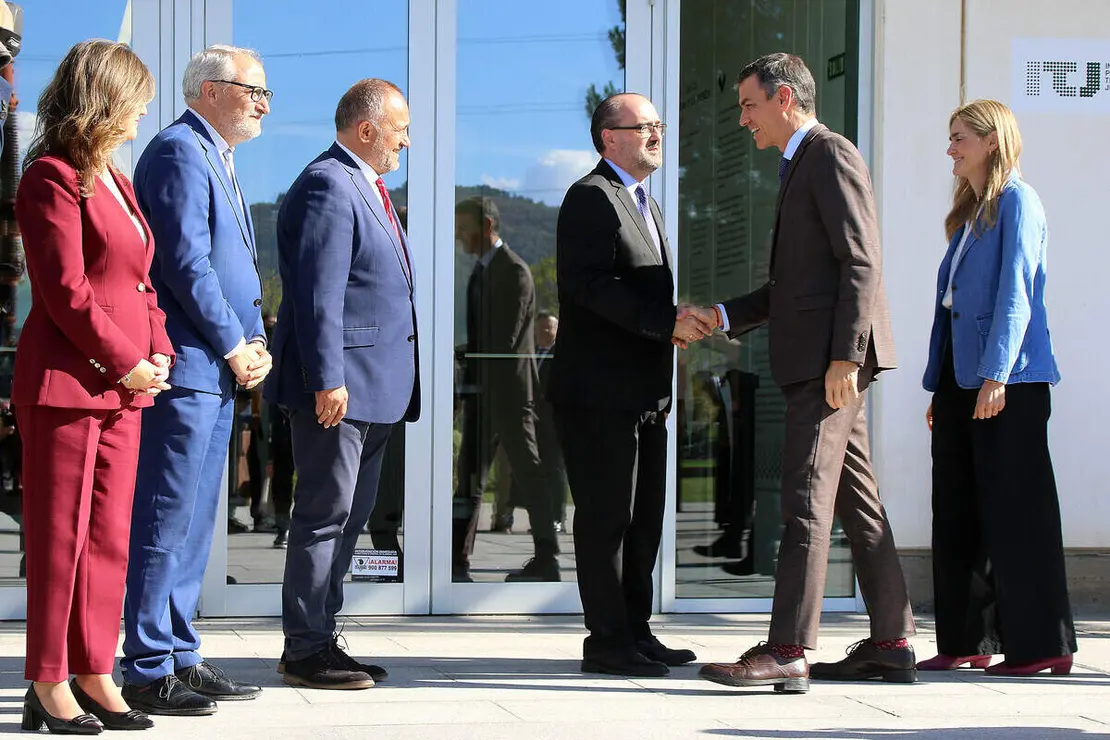 El presidente del Gobierno, Pedro Sánchez, participa en Ponferrada en la segunda jornada de la Convención por un Pacto de Estado frente a la Emergencia Climática, acompañado por la vicepresidenta Sara Aagesen y el delegado del Gobierno, Nicanor Sen