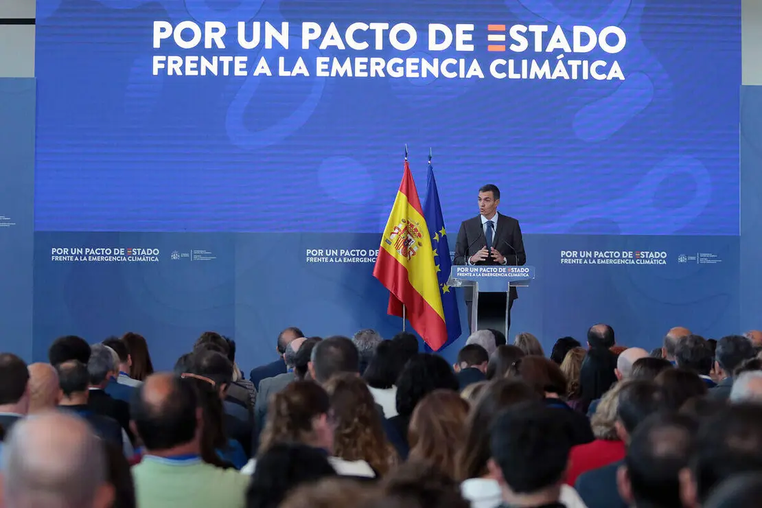 El presidente del Gobierno, Pedro Sánchez, participa en Ponferrada en la segunda jornada de la Convención por un Pacto de Estado frente a la Emergencia Climática, acompañado por la vicepresidenta Sara Aagesen y el delegado del Gobierno, Nicanor Sen