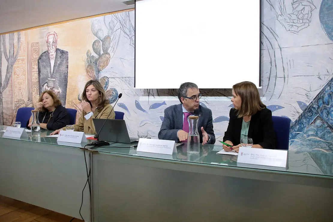 La rectora de la Universidad de León, Nuria González, y el vicerrector Investigación y Transferencia, Santiago Gutiérrez, presentan ULEgif, un grupo de trabajo constituido para la gestión integral de incendios forestales