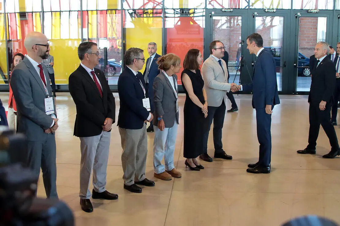 El presidente del Gobierno, Pedro Sánchez, acompañado por el ministro para la Transformación Digital y de la Función Pública, Óscar López, y el delegado del Gobierno en Castilla y León, Nicanor Sen, participa en la clausura del 19 Encuentro Internacional de Seguridad de la Información