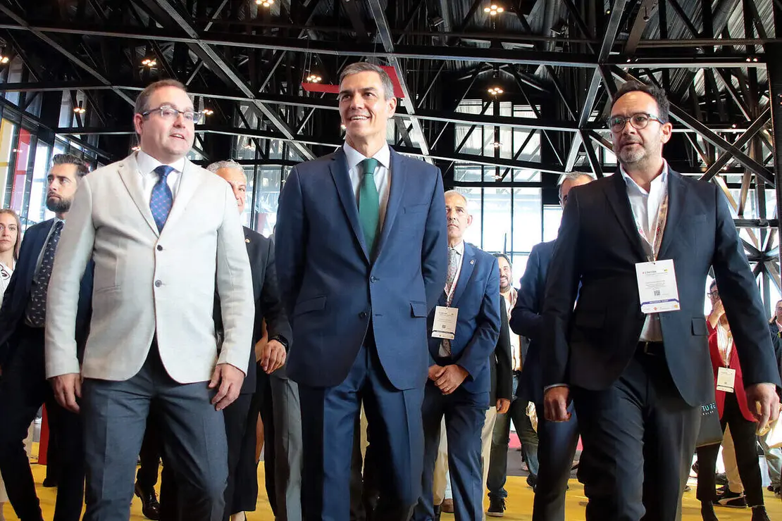 El presidente del Gobierno, Pedro Sánchez, acompañado por el ministro para la Transformación Digital y de la Función Pública, Óscar López, y el delegado del Gobierno en Castilla y León, Nicanor Sen, participa en la clausura del 19 Encuentro Internacional de Seguridad de la Información