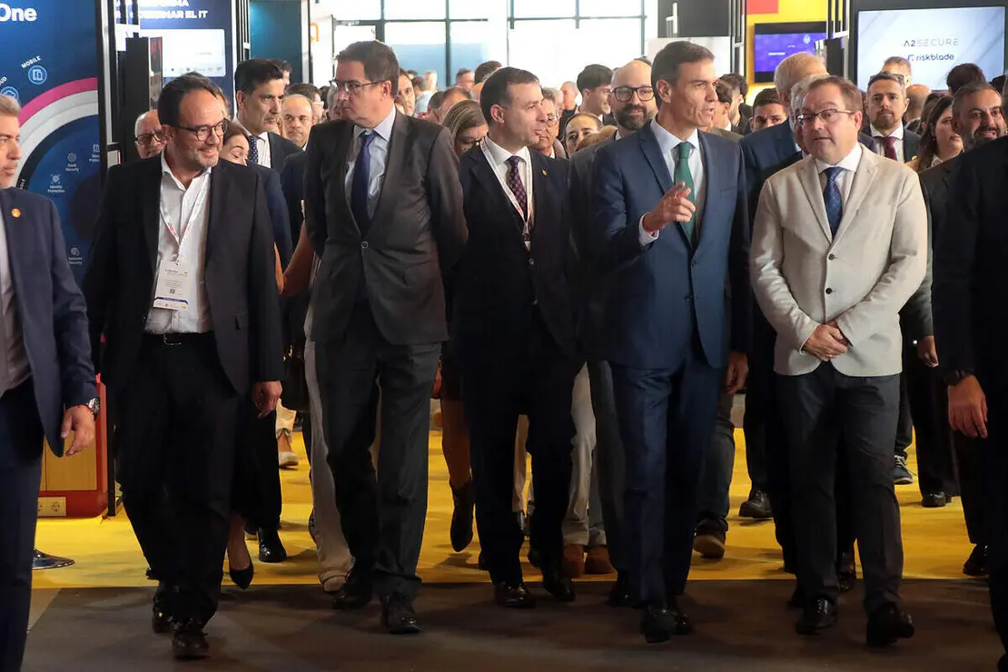 El presidente del Gobierno, Pedro Sánchez, acompañado por el ministro para la Transformación Digital y de la Función Pública, Óscar López, y el delegado del Gobierno en Castilla y León, Nicanor Sen, participa en la clausura del 19 Encuentro Internacional de Seguridad de la Información