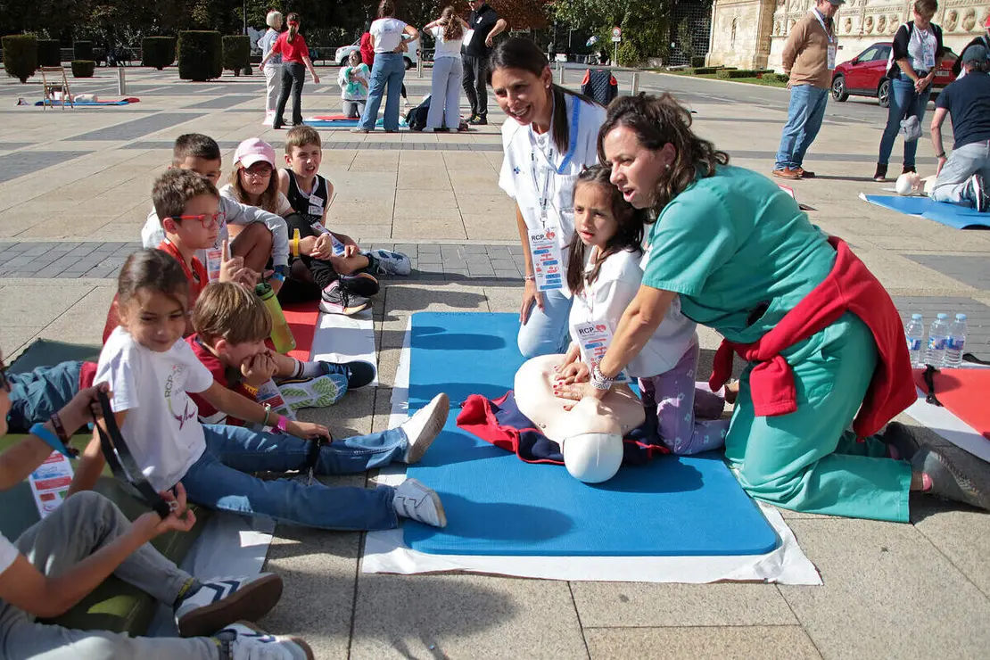 El Instituto de Ciencias de la Salud de Castilla y León y la Gerencia de Atención Primaria de León organizan un macrotaller de Reanimación Cardiopulmonar