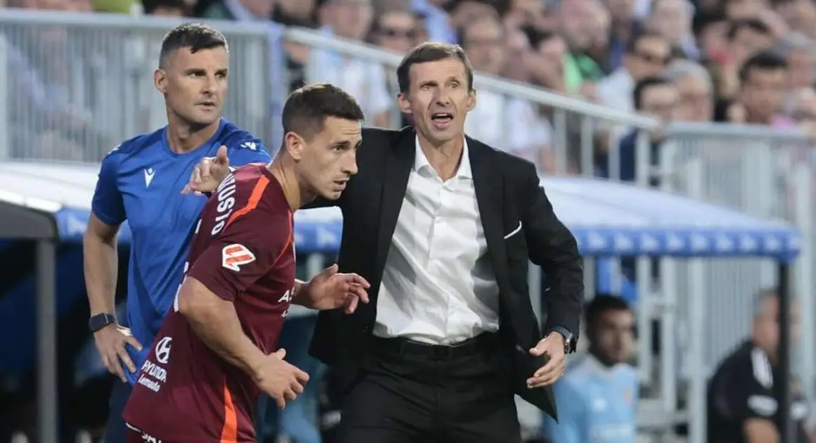'Cuco' Ziganda, durante un lance del partido ante el Zaragoza.