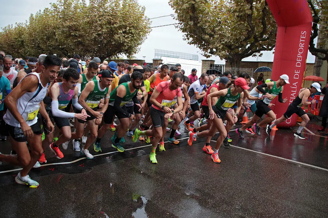 La lluvia no impide la alta participación en la carrera 10KM León, Cuna del Parlamentarismo