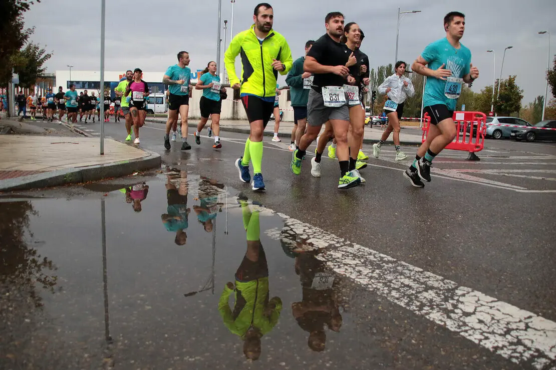 La lluvia no impide la alta participación en la carrera 10KM León, Cuna del Parlamentarismo