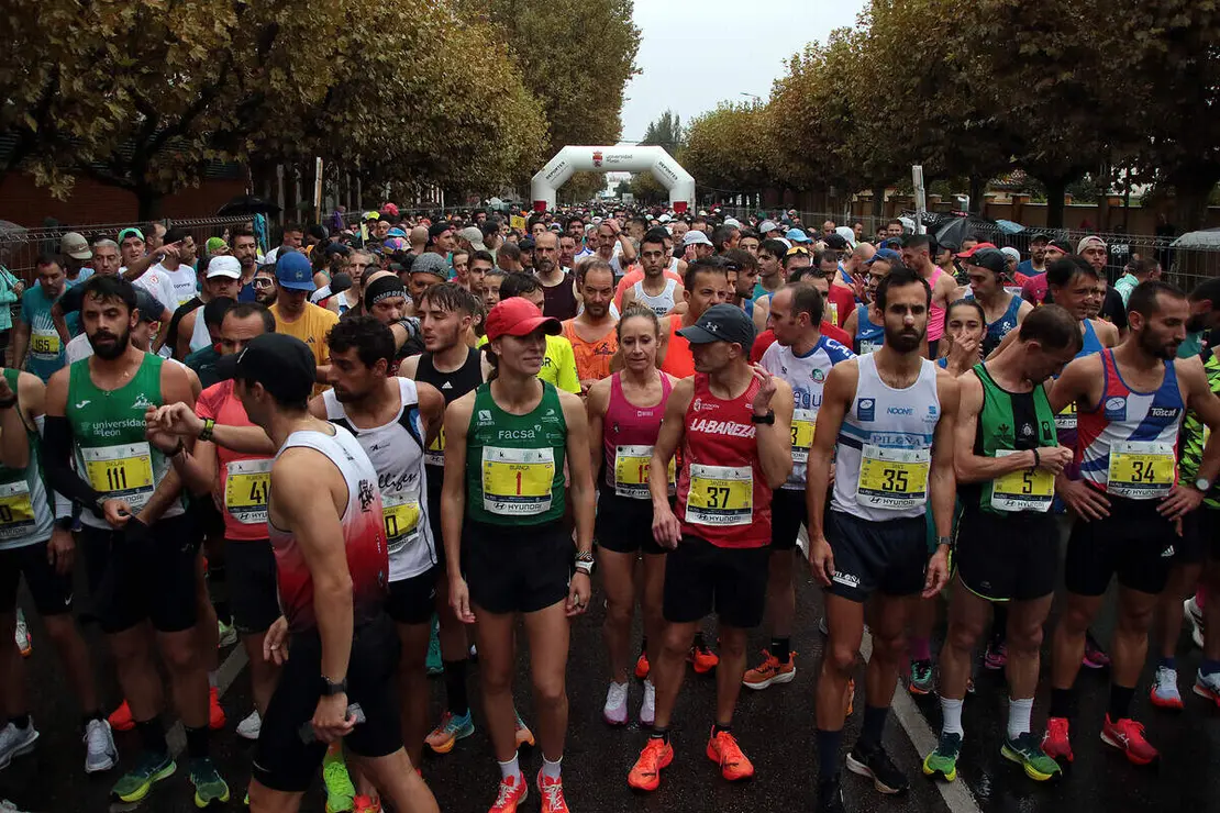 La lluvia no impide la alta participación en la carrera 10KM León, Cuna del Parlamentarismo