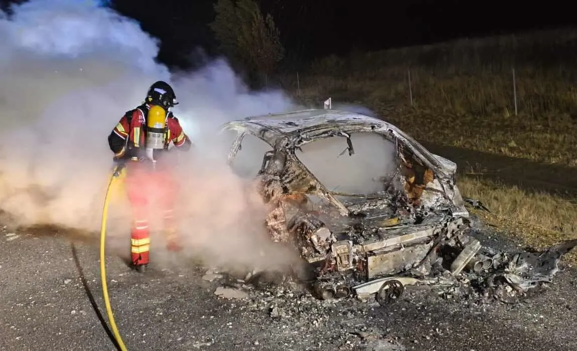 INcendio coche sepeis (6)